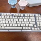 Customized ceramic keys suitable for mechanical keyboards, with a frosted feel that is non greasy, non fingerprint adhesive, and has a touch on the skin. Suitable for typing and gaming