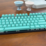Customized ceramic keys suitable for mechanical keyboards, with a frosted feel that is non greasy, non fingerprint adhesive, and has a touch on the skin. Suitable for typing and gaming